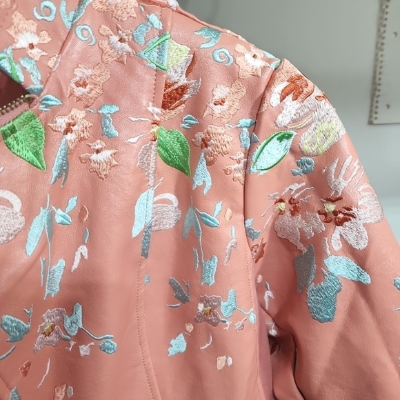 COLLEEN Lopez Womens Embroidered Faux Leather Jacket. Size Medium - Picture 2 of 9